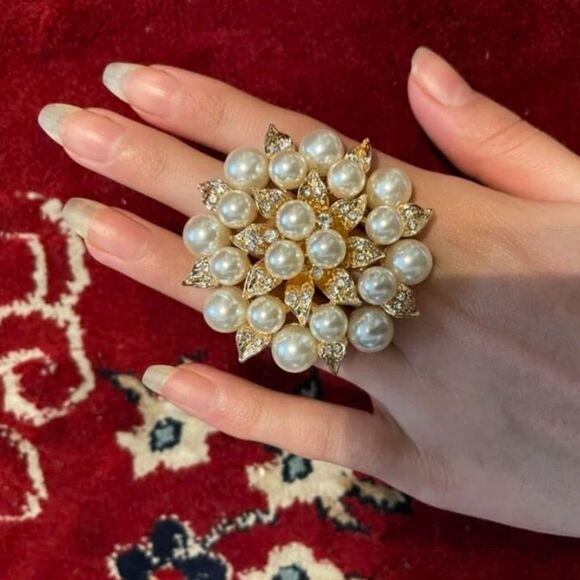 Glamorous Luke Faux Pearl & Diamond Flower Gold Cluster Cocktail Ring - Picture 5 of 10